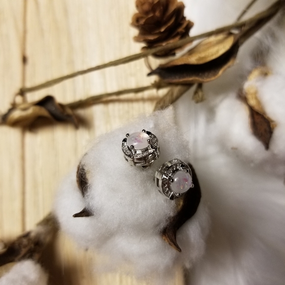 Beautiful round 925 sterling SILVER White Fire Opal stud - Picture 2 of 9